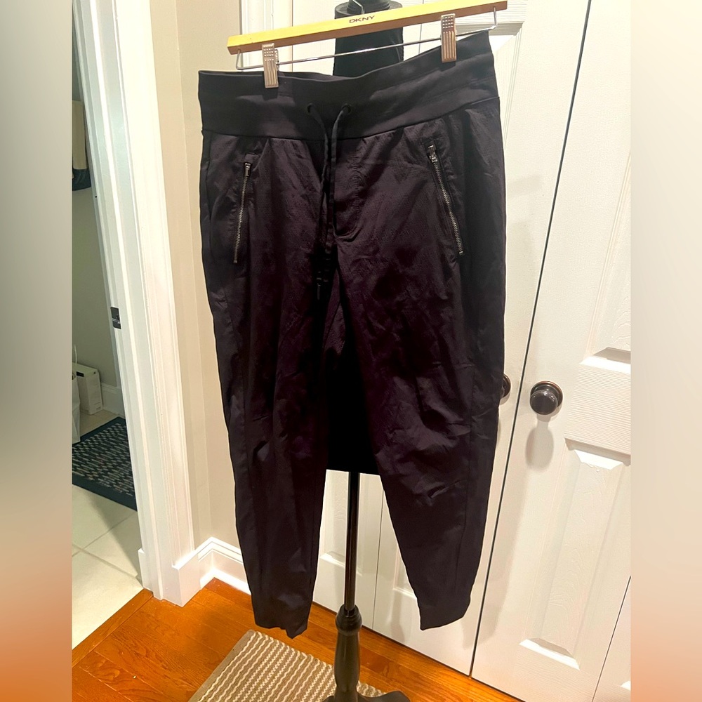 Athleta Tech Pants With Functional Zip Pockets Si… - image 1